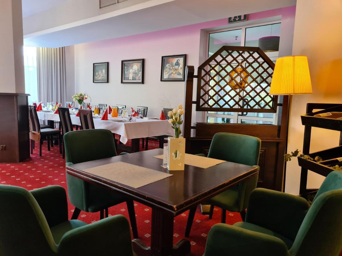 Hotel Mikulski Gliwice Bagian luar foto