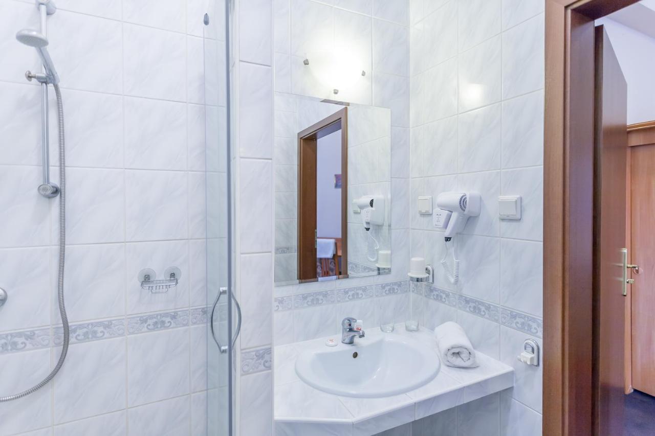 Hotel Mikulski Gliwice Bagian luar foto