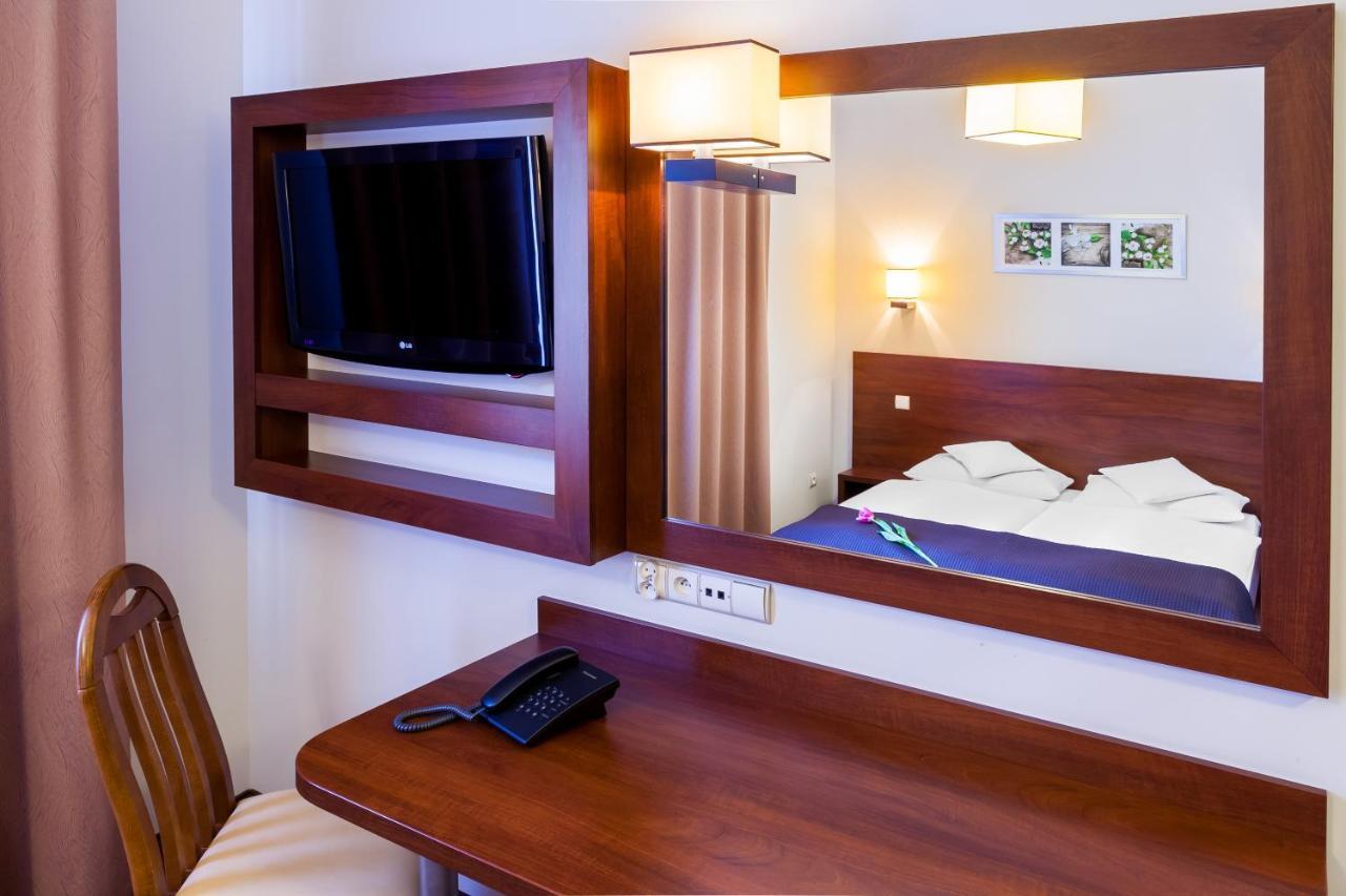 Hotel Mikulski Gliwice Bagian luar foto