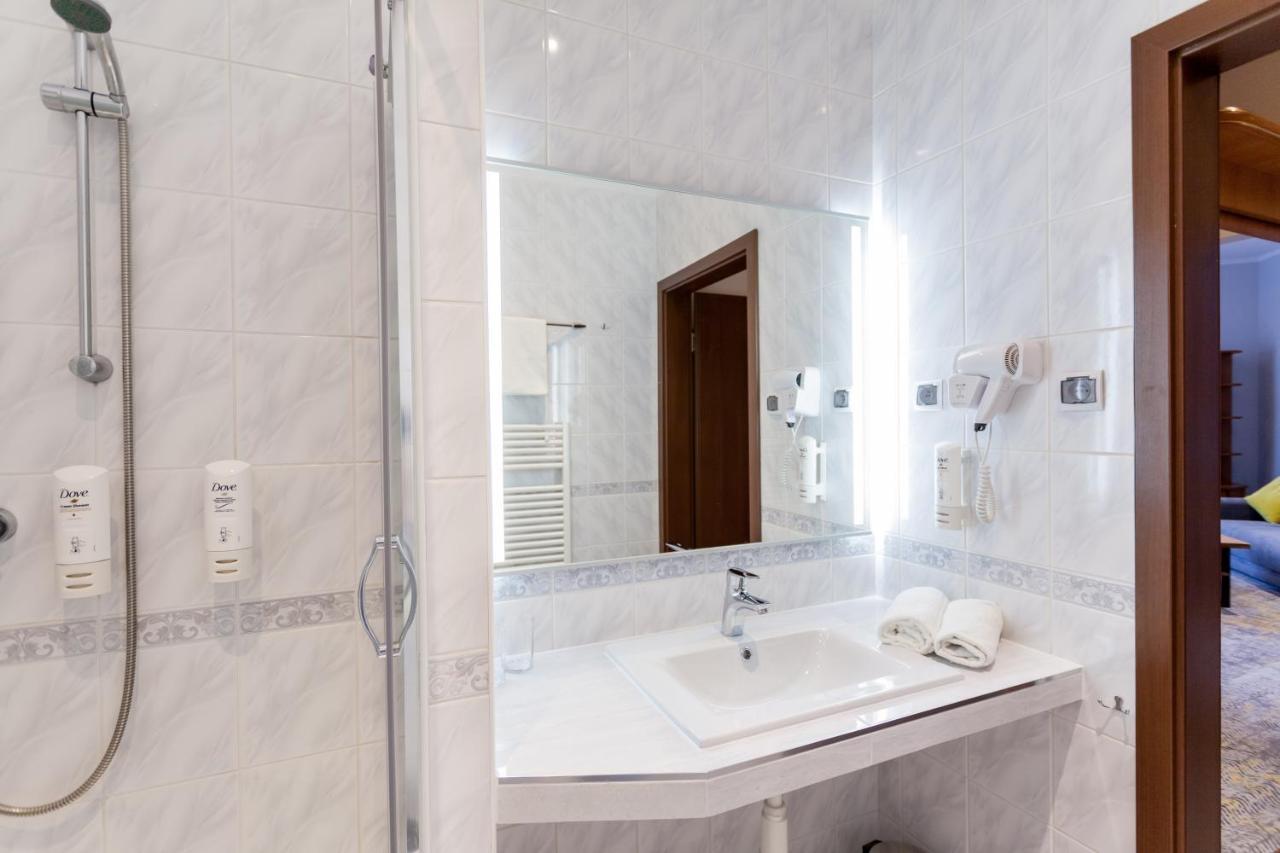Hotel Mikulski Gliwice Bagian luar foto