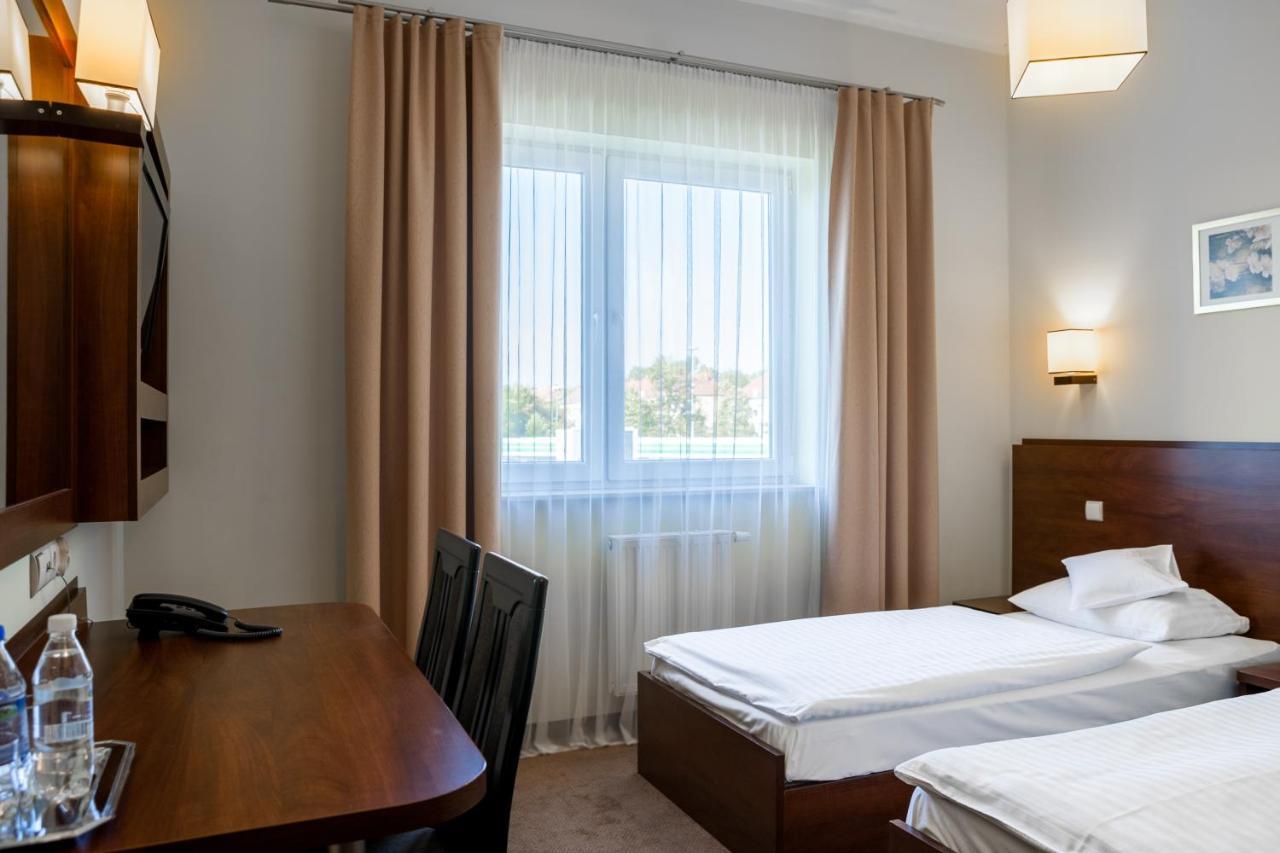 Hotel Mikulski Gliwice Bagian luar foto